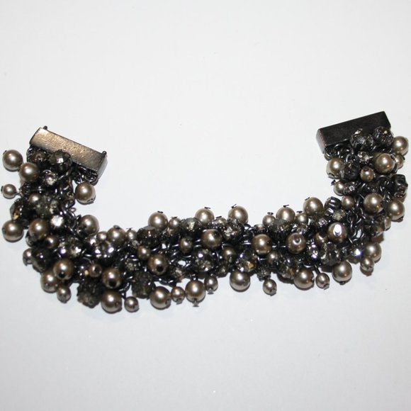 Vintagejelyfish Jewelry - Beautiful gunmetal and pearl chain bracelet magentic clasp 7.25"